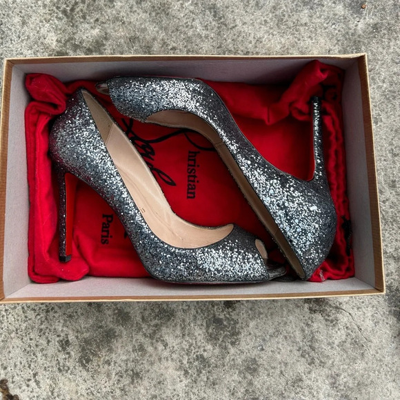 Christian Louboutin Metallic Grey Glitter Very Prive Peep Toe  Pumps, Size 38.5 - Picture 1 of 16